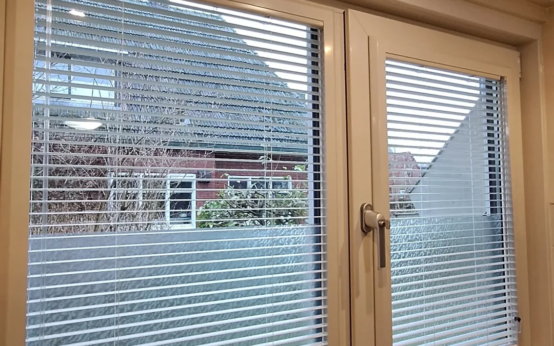 Stijlvolle keukenupgrade met IN-Frame jaloezieën van Splendis